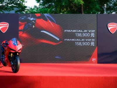 杜卡迪全新Panigale V2耀目登场  Panigale家族双星聚首共续荣耀